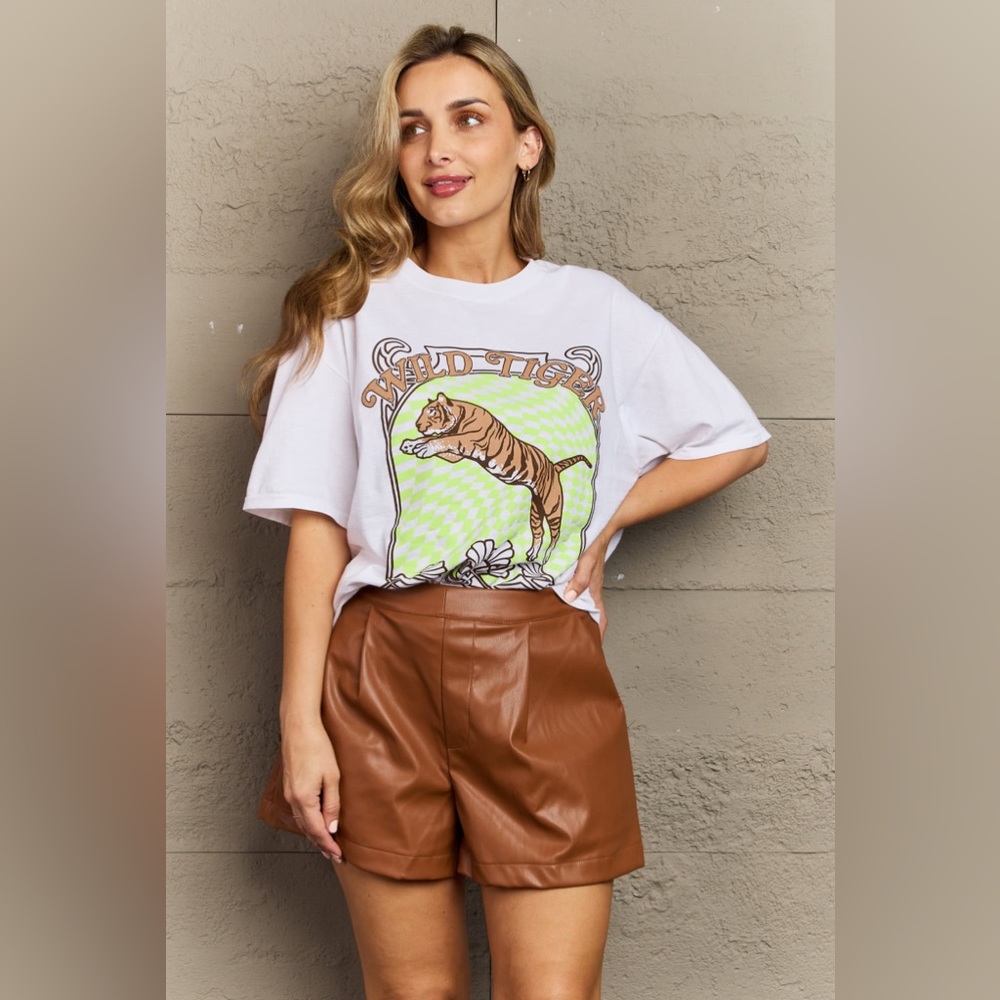🌟NEW, CHIC**-Sweet Claire "Wild Tiger" Graphic T-Shirt OFFERS WELCOME